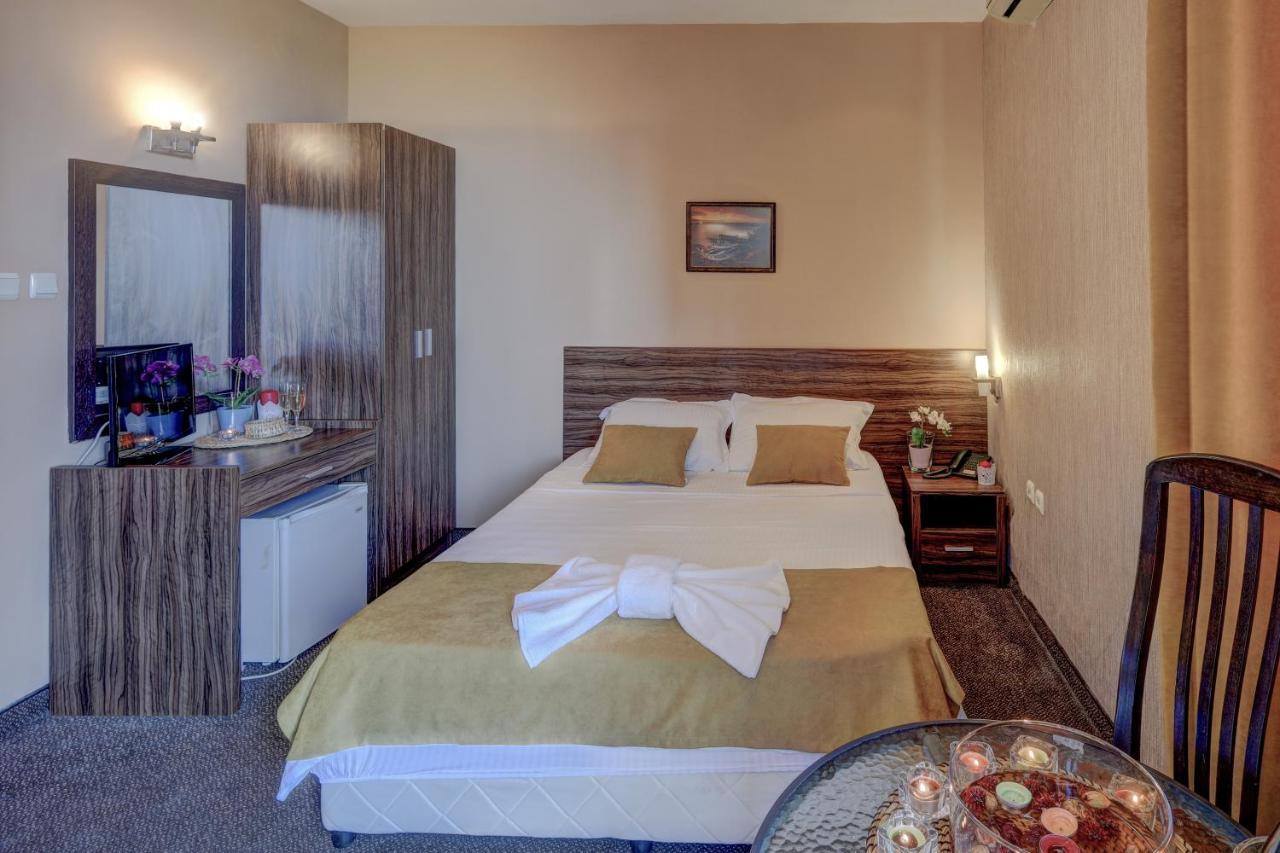 Ellinis Hotel Varna Bagian luar foto