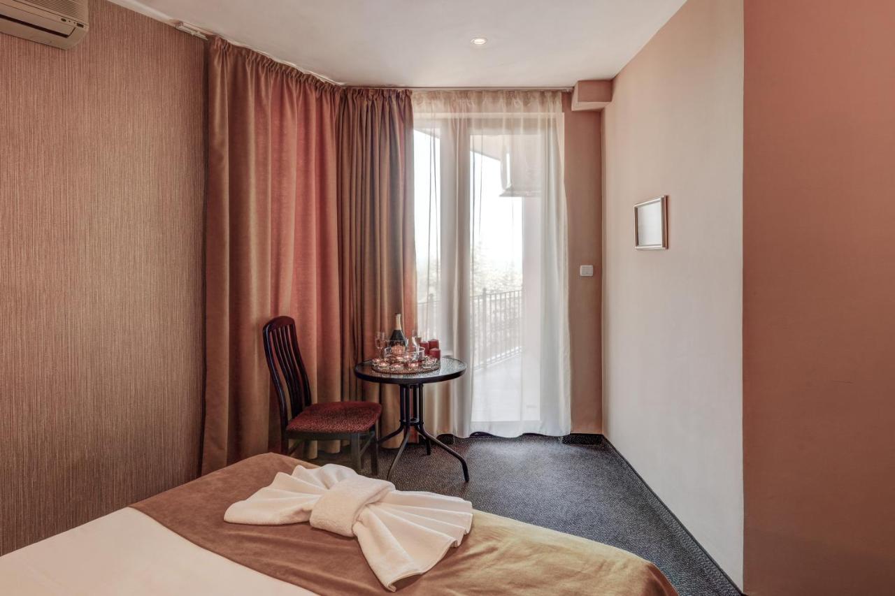 Ellinis Hotel Varna Bagian luar foto