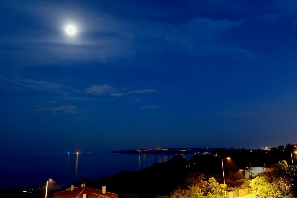 Ellinis Hotel Varna Bagian luar foto